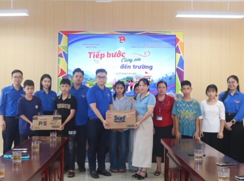 LAN TỎA YÊU THƯƠNG TỪ CHƯƠNG TRÌNH “TIẾP BƯỚC CÙNG EM ĐẾN TRƯỜNG”